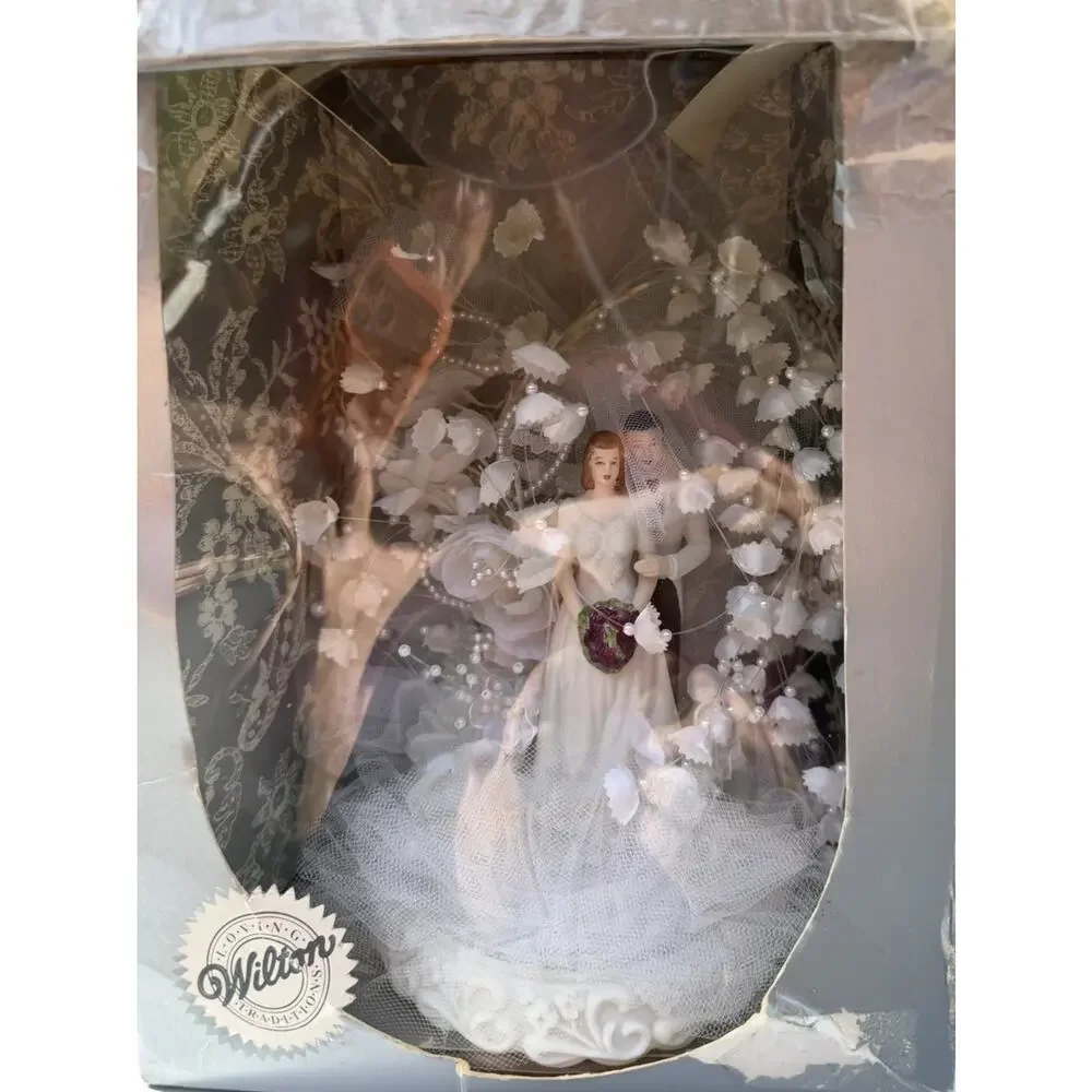 Vintage Wilton Sophistication Wedding Cake Topper Bride Groom Boxed 0117-00202